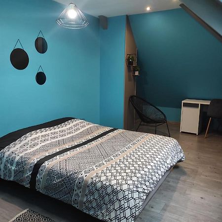 Sansac-de-Marmiesse Agreable Et Spacieuse Chambre Familiale المظهر الخارجي الصورة