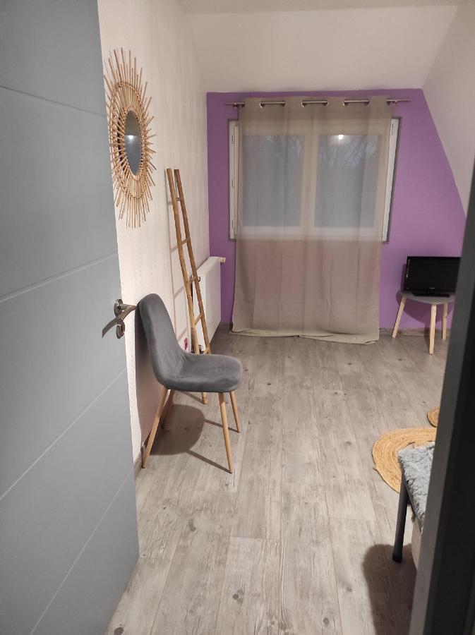 Sansac-de-Marmiesse Agreable Et Spacieuse Chambre Familiale المظهر الخارجي الصورة