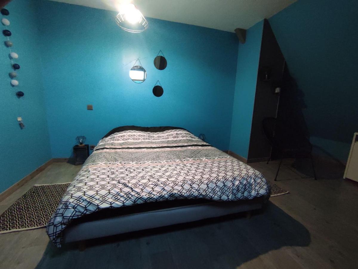 Sansac-de-Marmiesse Agreable Et Spacieuse Chambre Familiale المظهر الخارجي الصورة